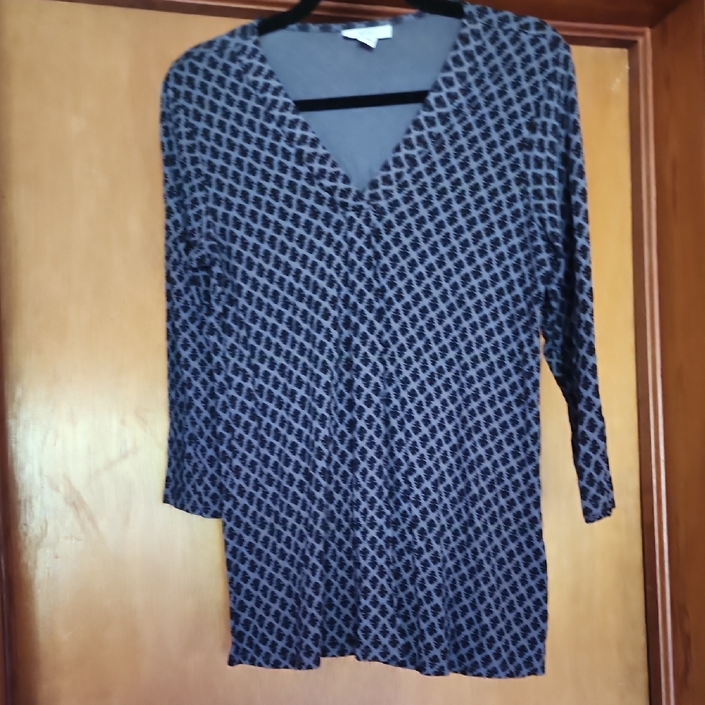 Women's Black and Gray Patterned Top
